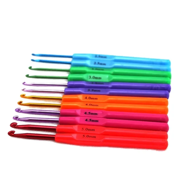 H340c4abda9d5461bb03717dbd7e4e8952 12-teiliges Set mehrfarbiger, ergonomischer Häkelnadeln aus Aluminium, DIY-Garnwebwerkzeug, Kunststoffgriff, Größenmarkierungen für Handarbeiten