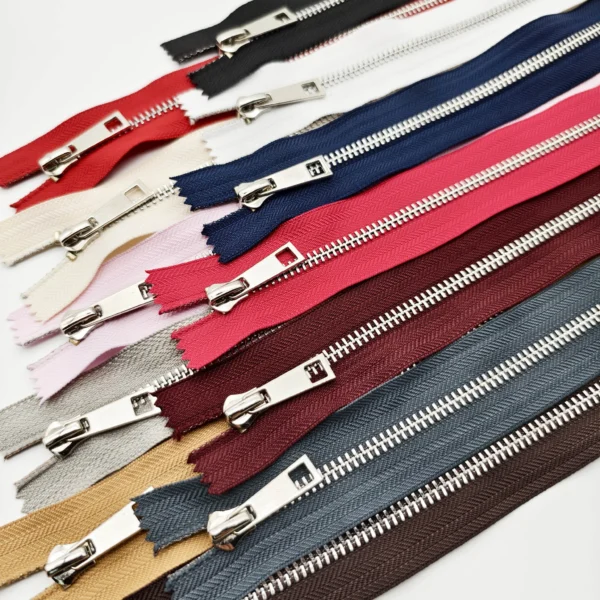 Factory Wholesale Custom 3# 5# Brass Gold Teeth Open-end Eco-Friendly Auto Lock High Quality Custom Logo Metal Zipper Clothes