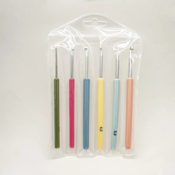 Hc98aed0f81ed412ba73bb5668ea1a0b2I 6pcs/Set Multicolor Aluminium Crochet Hook DIY Yarn Weave Handcraft Tools Plastic Handle Marked Sizes for Needlework
