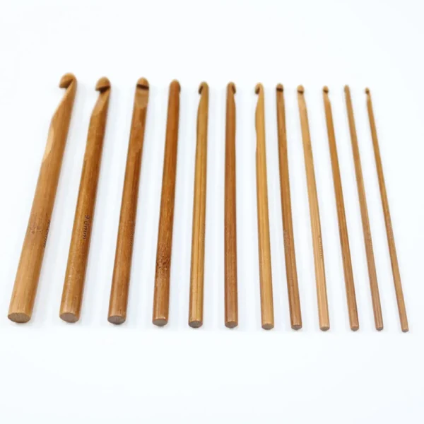 Hea7fe0ac131f48a9b4a90bc38bb595e9A Hot Sale Eco-friendly 12 Sizes Wooden Crochet Hooks Set 3.0-10.0 mm Carbonized Bamboo Handle for Hand Knitting