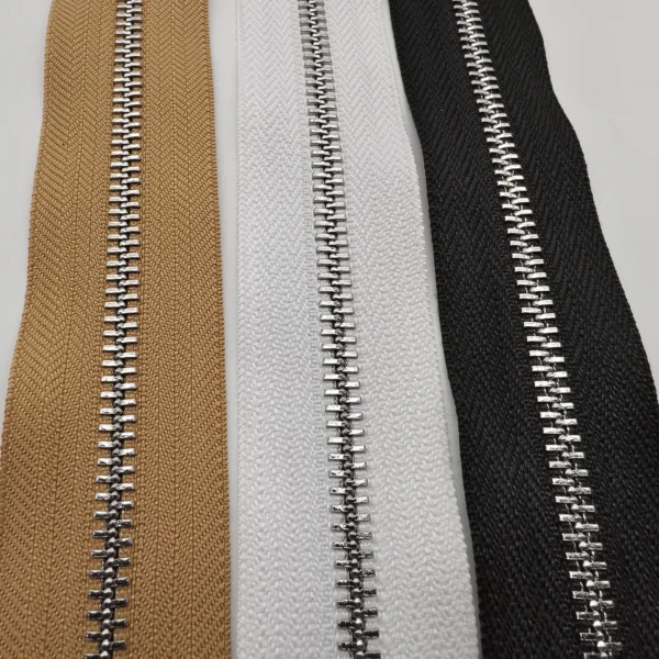 Factory Wholesale Custom 3# 5# Brass Gold Teeth Open-end Eco-Friendly Auto Lock High Quality Custom Logo Metal Zipper Clothes